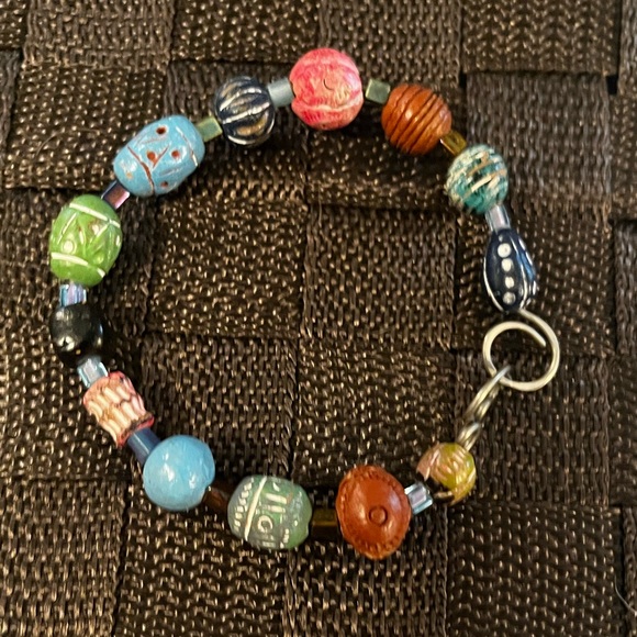 Colorful beaded bracelet from Guatemala - Picture 1 of 3